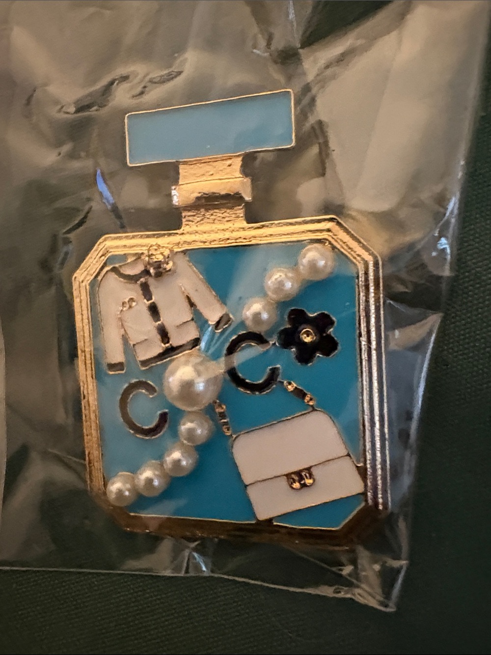 Blue Fashion Perfume Bottle Brooch with Pearls